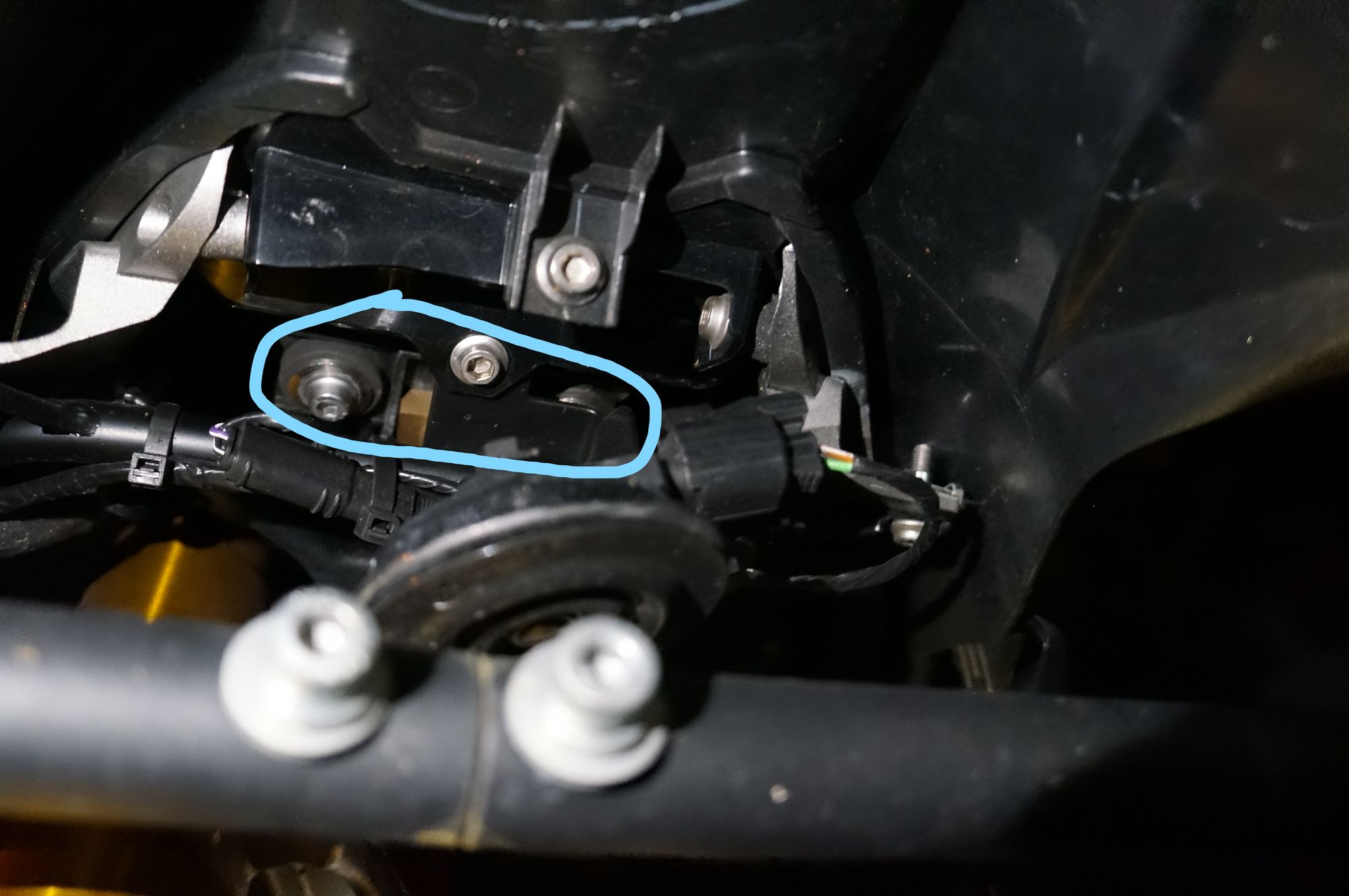 Where and How to Use the Accessory Port on a 2017+ BMW G310 GS