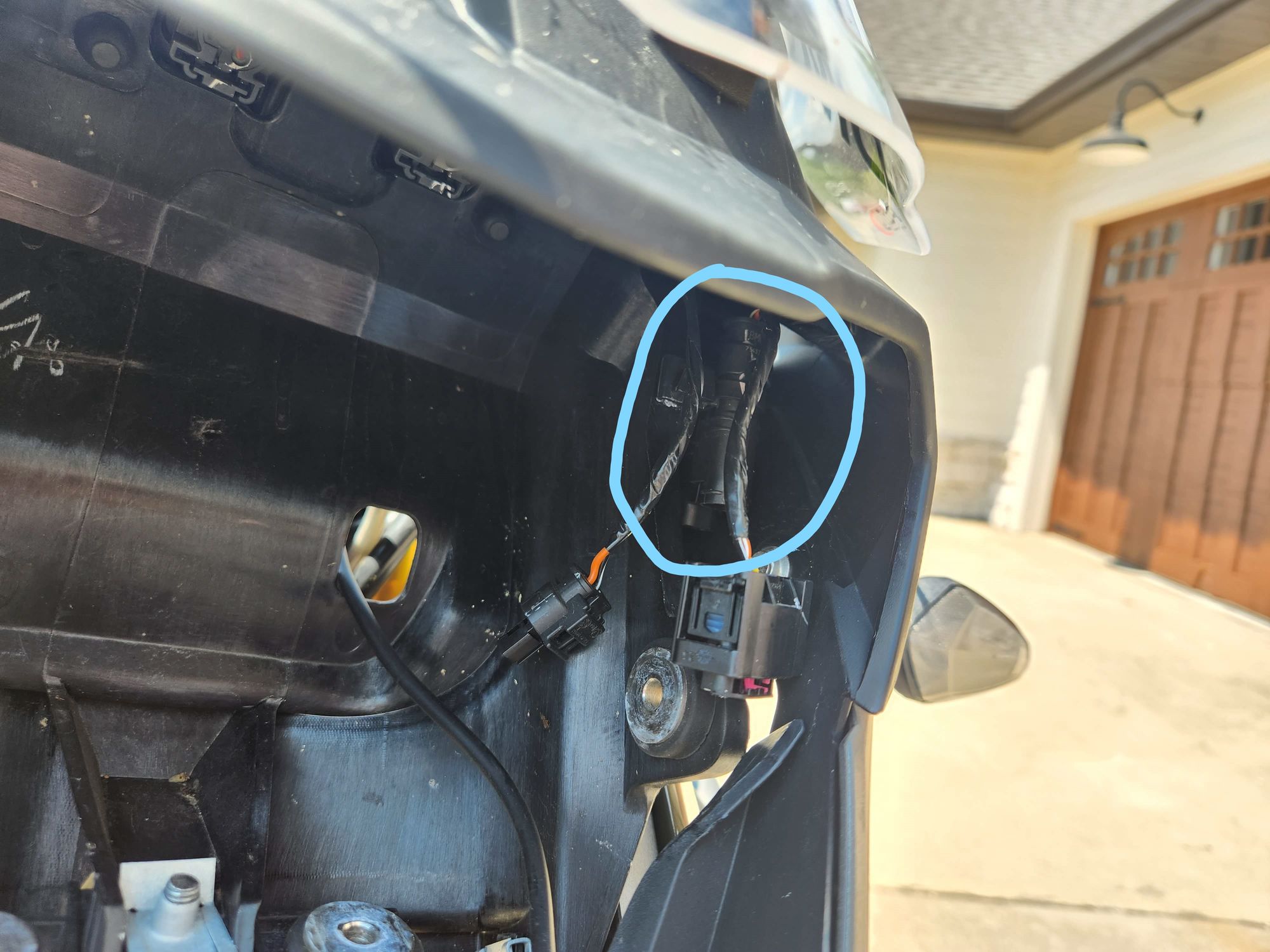 Where and How to Use the Accessory Port on a 2017+ BMW G310 GS